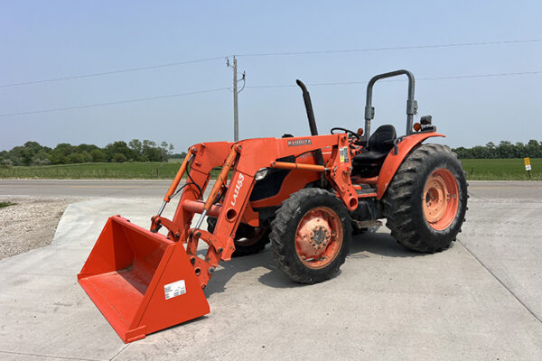 03.4 - Kubota M7040 Tractor - 00002