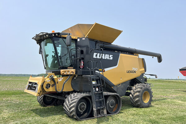 08.9 - Lexion 750 Combine - 00001