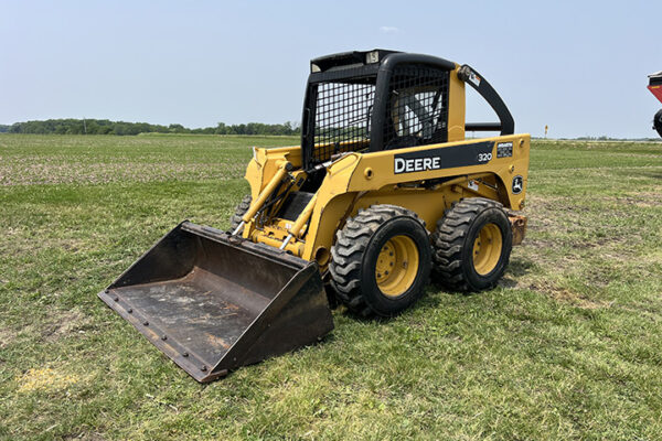 19.26 - JD 380 Skid Steer - 00003